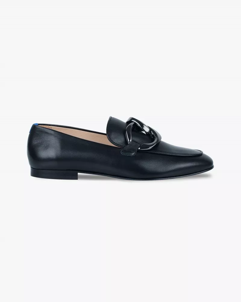 Black leather mocassins with a black metal chain
