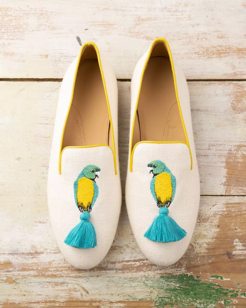 Beige canvas slippers with blue and yellow embroideries