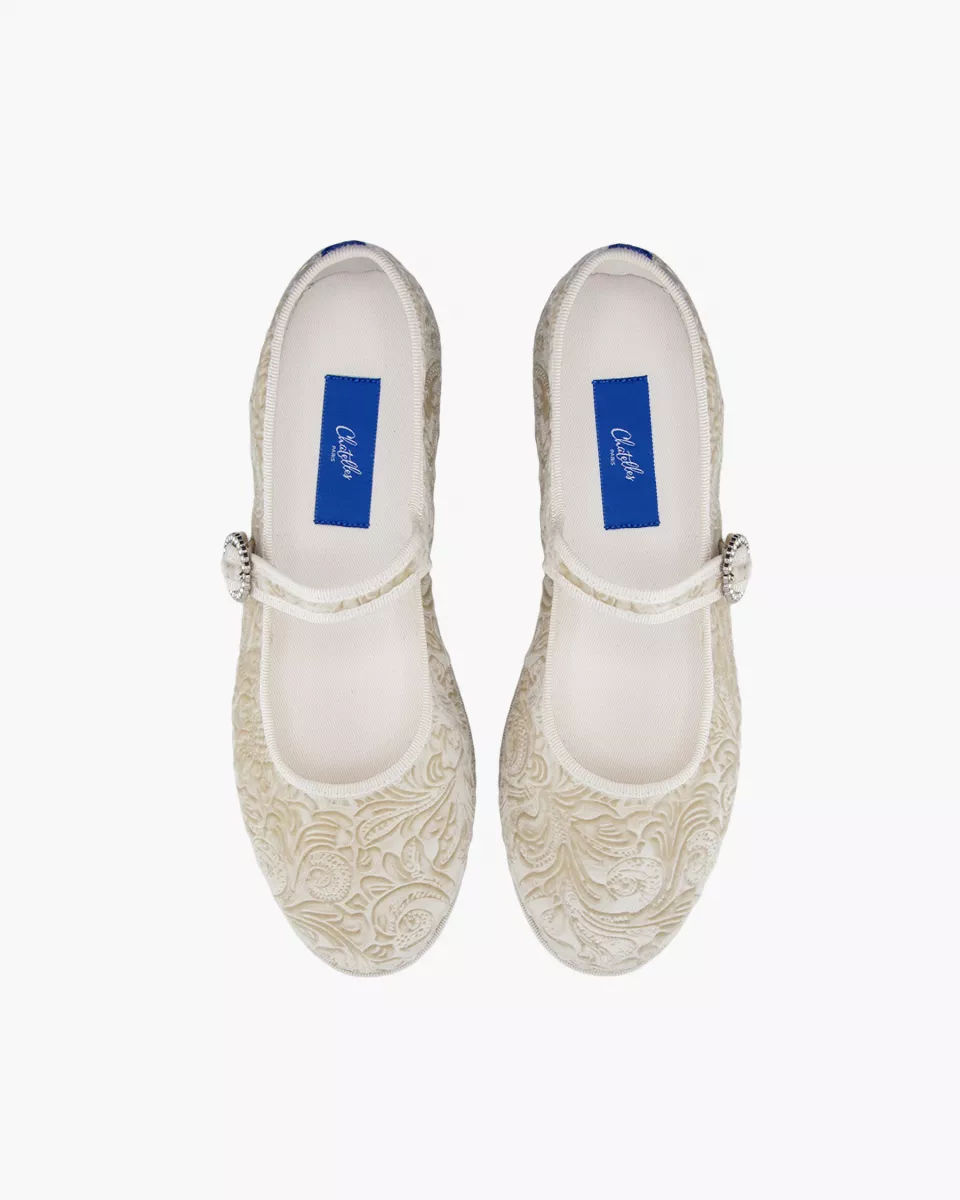 Mary Janes Furlanes in cream velvet with floral arabesque pattern
entirely made by hand in Italy (Venice/Friuli)
