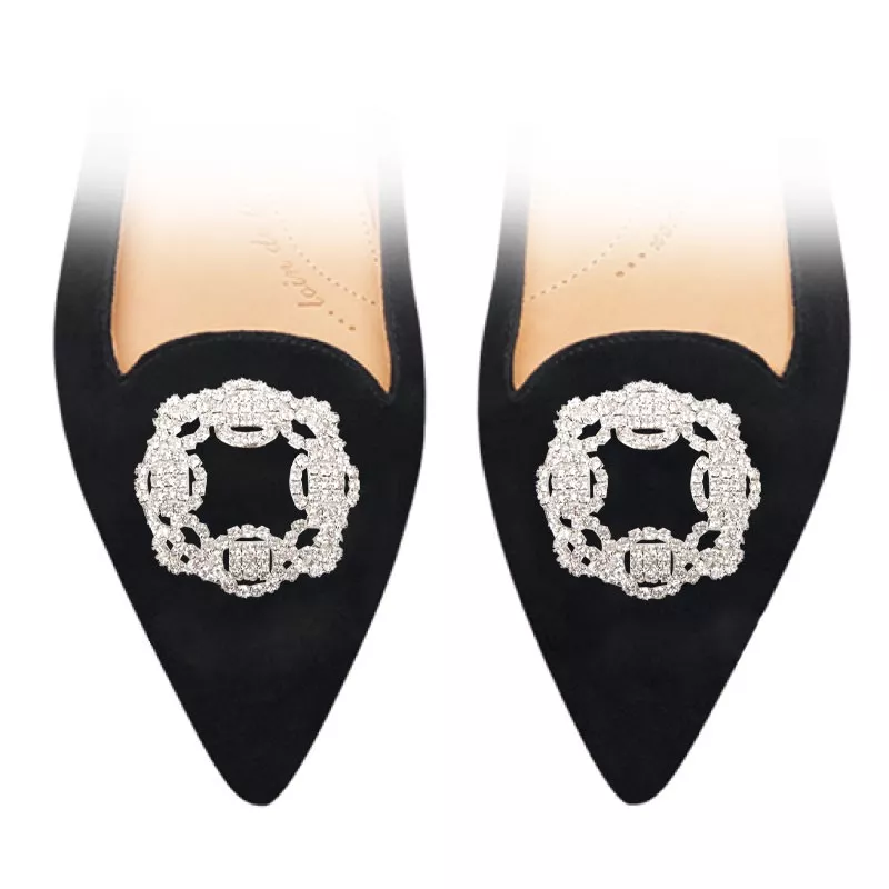 Jewelry in a rounded square shape with small stones