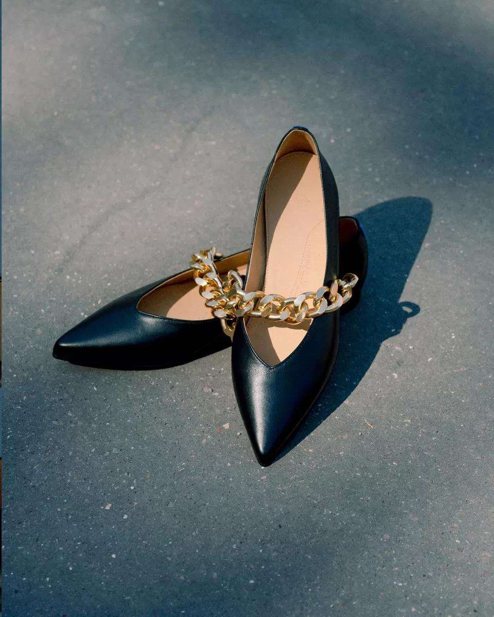 Black pointy slippers with golden chain