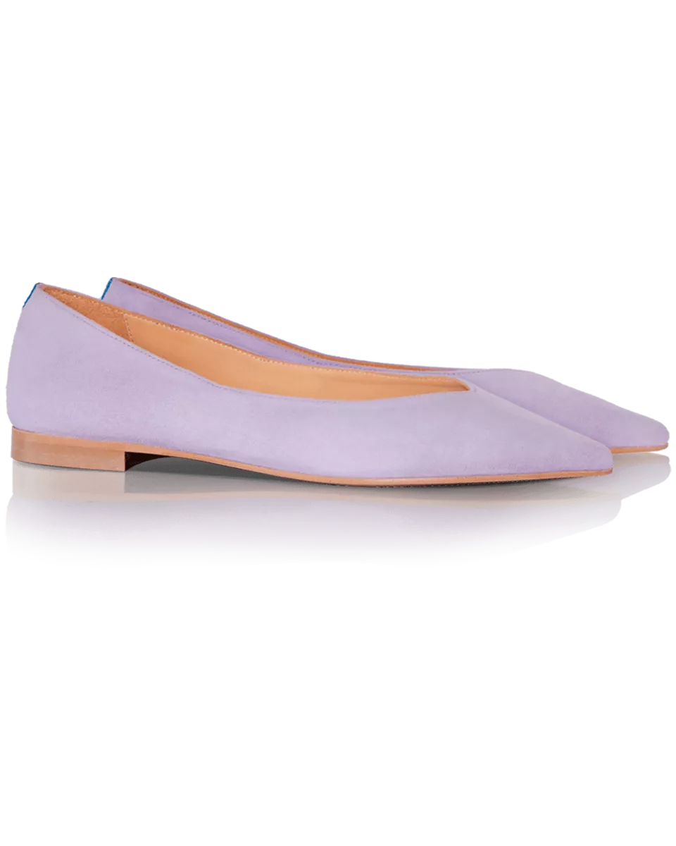 Side view of the lilac pastel suede pointy low-cut slippers