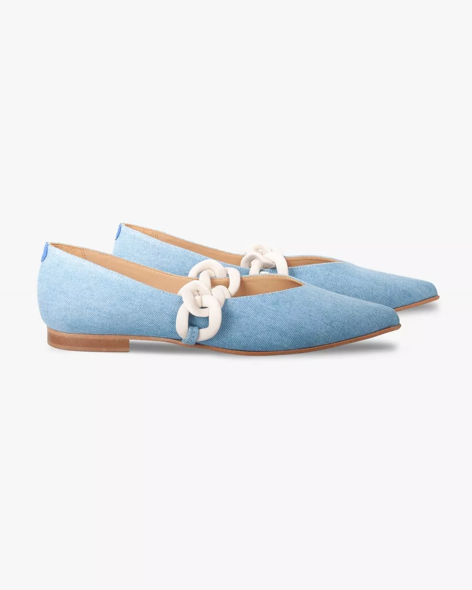 Light Denim pointy slippers with Cream chain