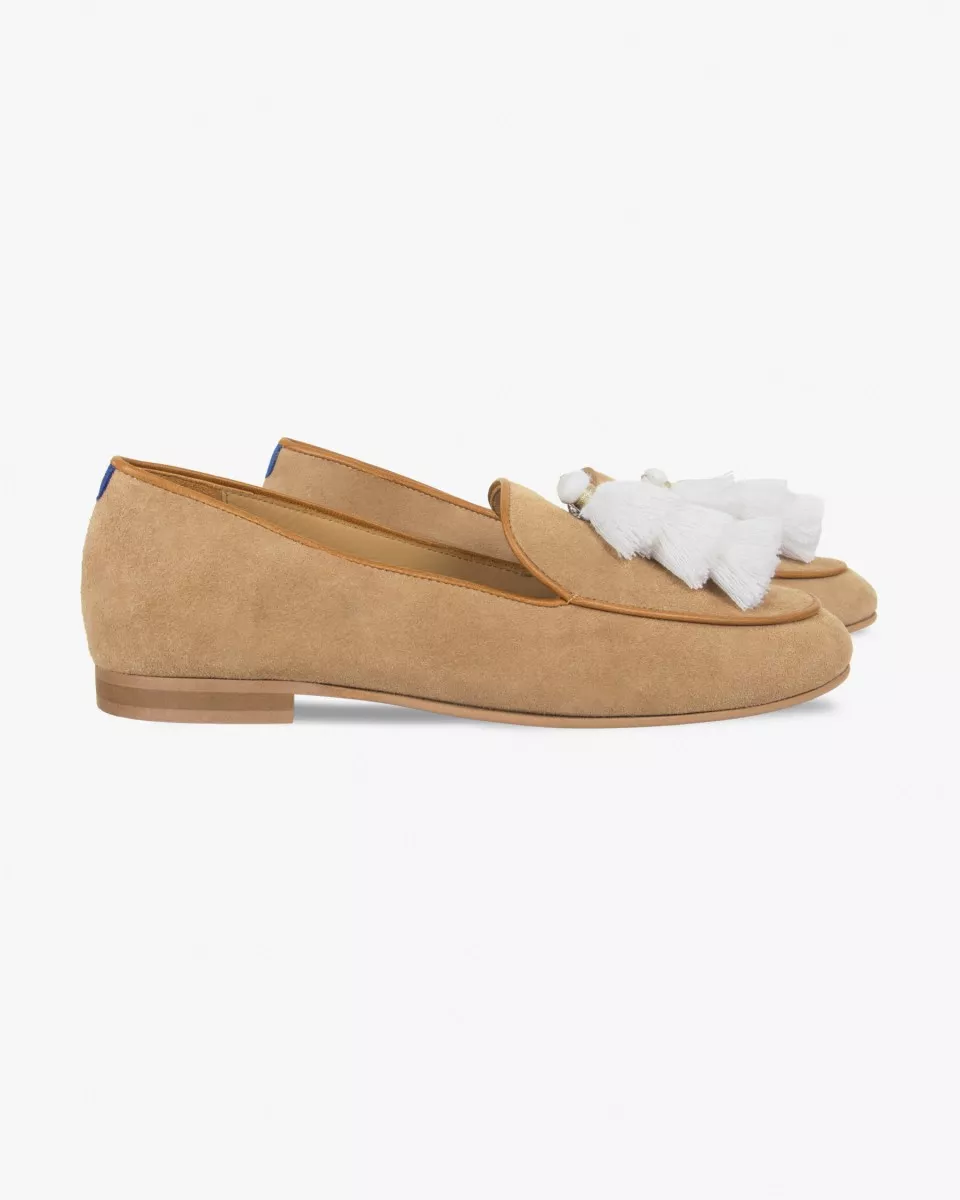 Mocassins in Camel Suede with a triple pompons white