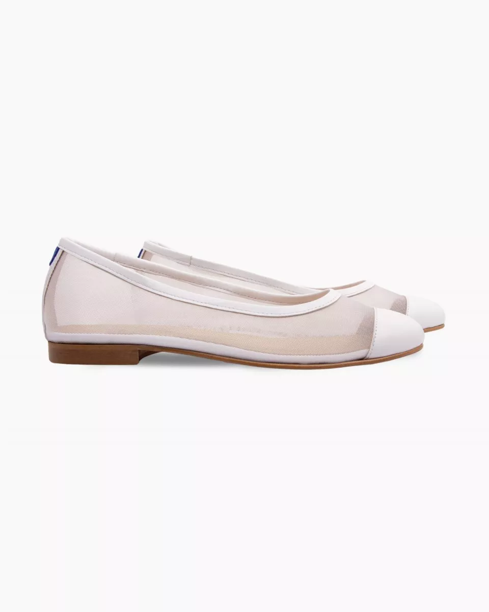 Slippers in White mesh with a white leather tip and trim