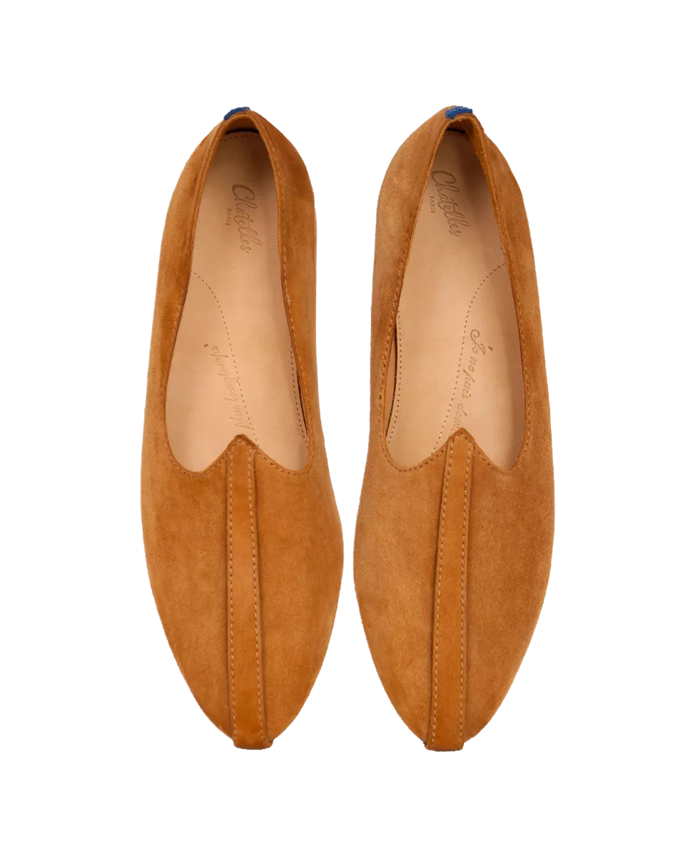 Top view of the indian camel suede slippers with natural leather insole