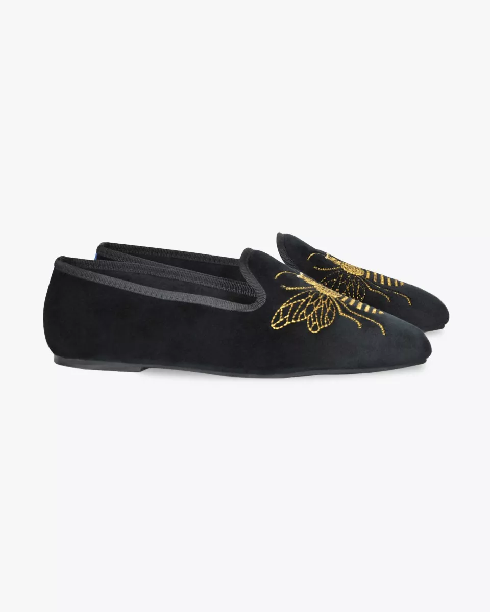 Indoor slippers in black velvet with embroidered gold thread beetle