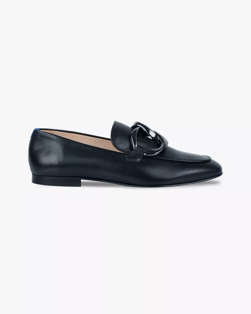 Black leather mocassins with a black metal chain
