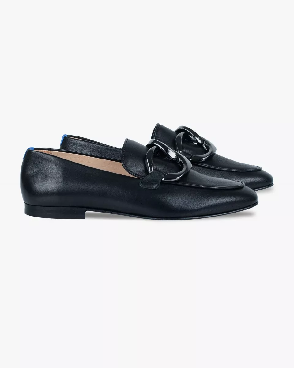 Black leather mocassins with a black metal chain