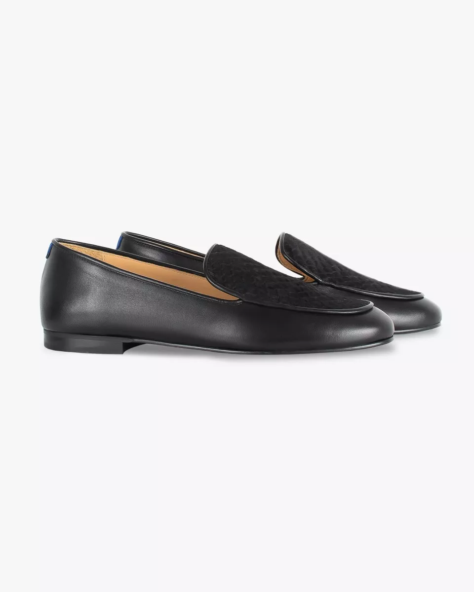 Midnight black leather mocassins with fur effect
