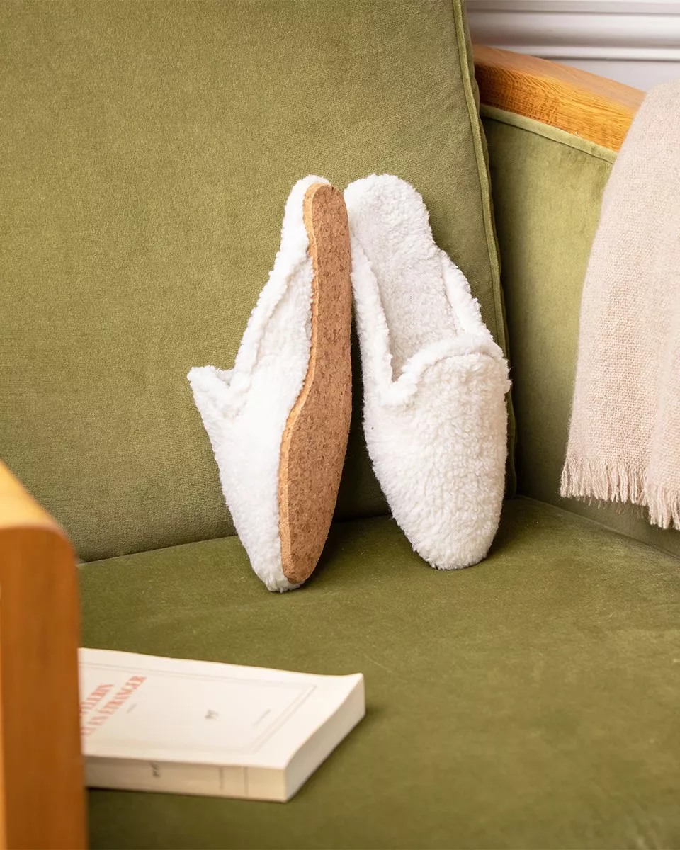 Faux fur indoor mules made of sheepskin