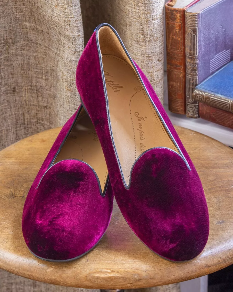 Dandy burgundy velvet slippers