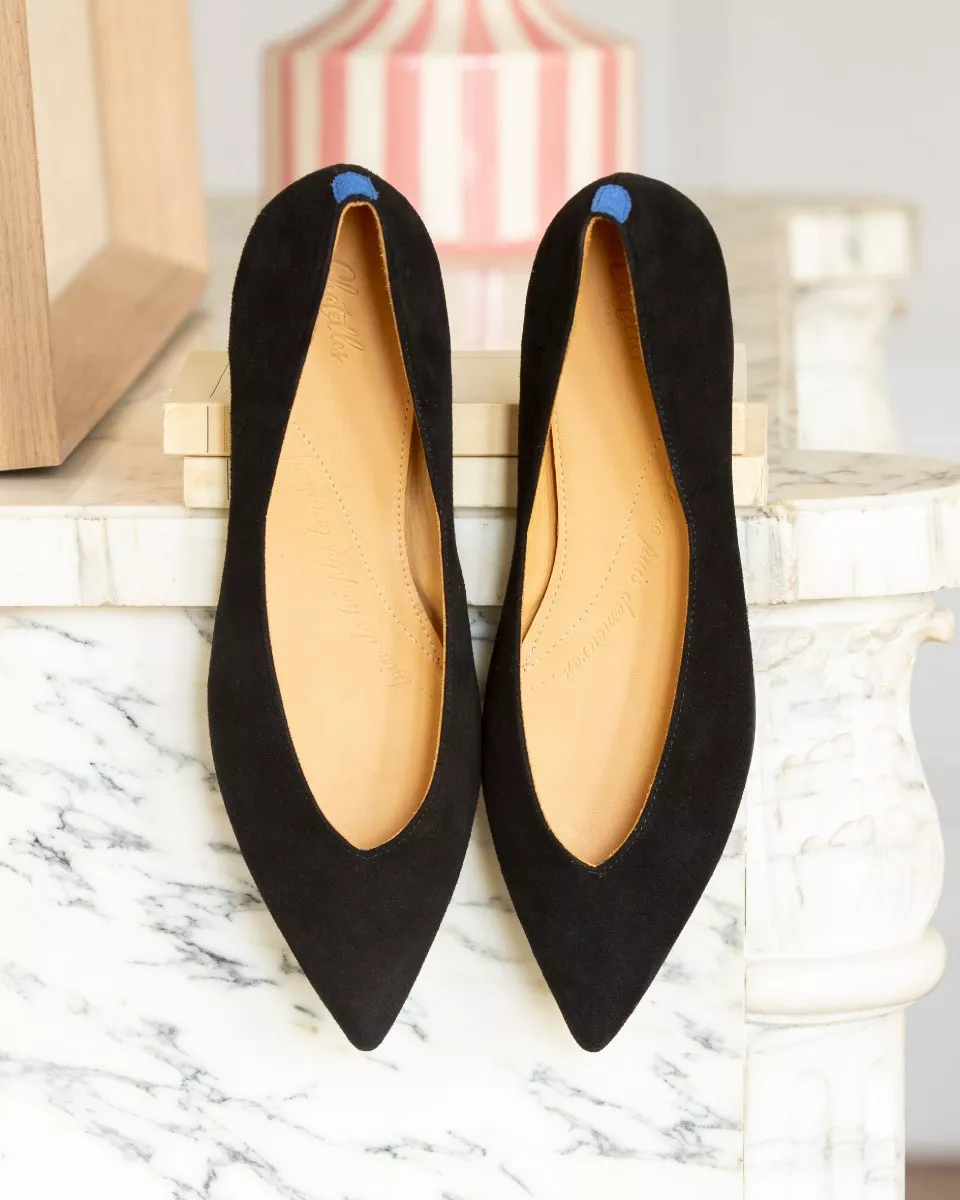Black suede pointy low-cut slippers