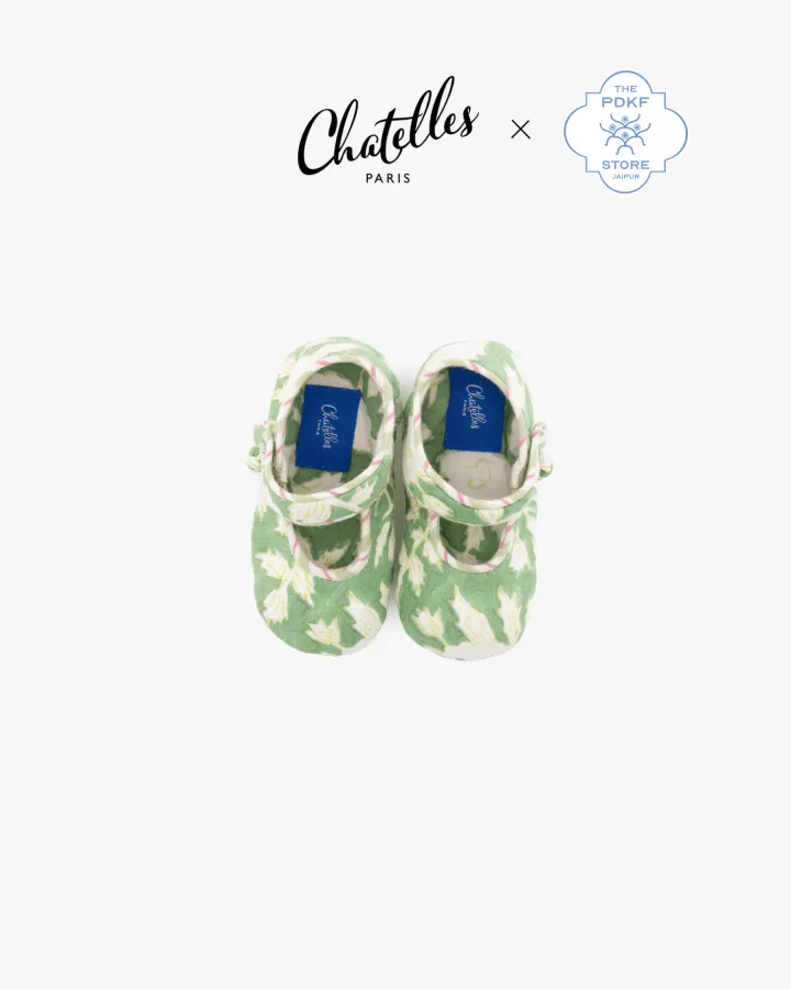 Baby slippers made in Jaipur by the Princess Diya Kumari Foundation
Size for newborns from 0 to 4 months.