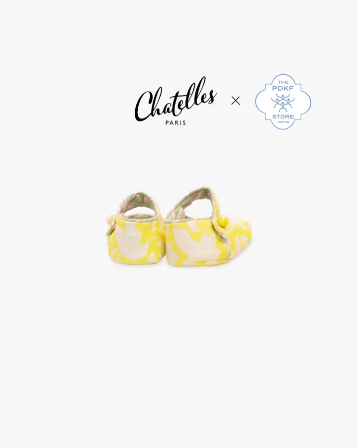 Baby slippers made in Jaipur by the Princess Diya Kumari Foundation
Size for newborns from 0 to 4 months.