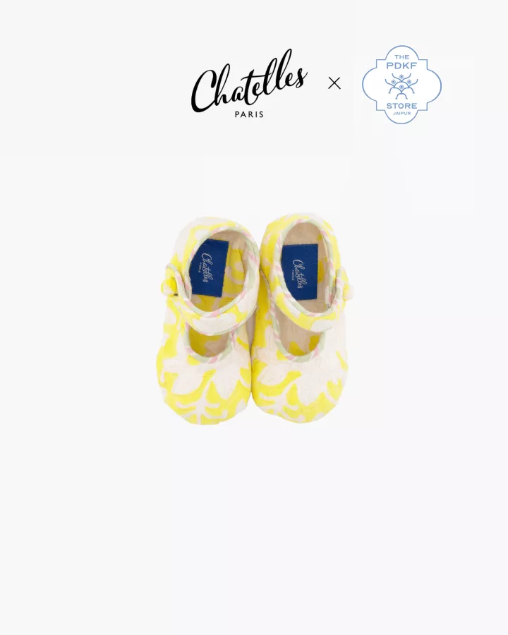 Baby slippers made in Jaipur by the Princess Diya Kumari Foundation
Size for newborns from 0 to 4 months.