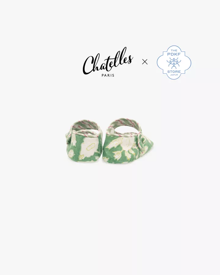 Baby slippers made in Jaipur by the Princess Diya Kumari Foundation
Size for newborns from 0 to 4 months.