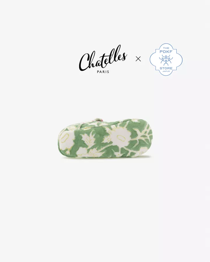 Baby slippers made in Jaipur by the Princess Diya Kumari Foundation
Size for newborns from 0 to 4 months.