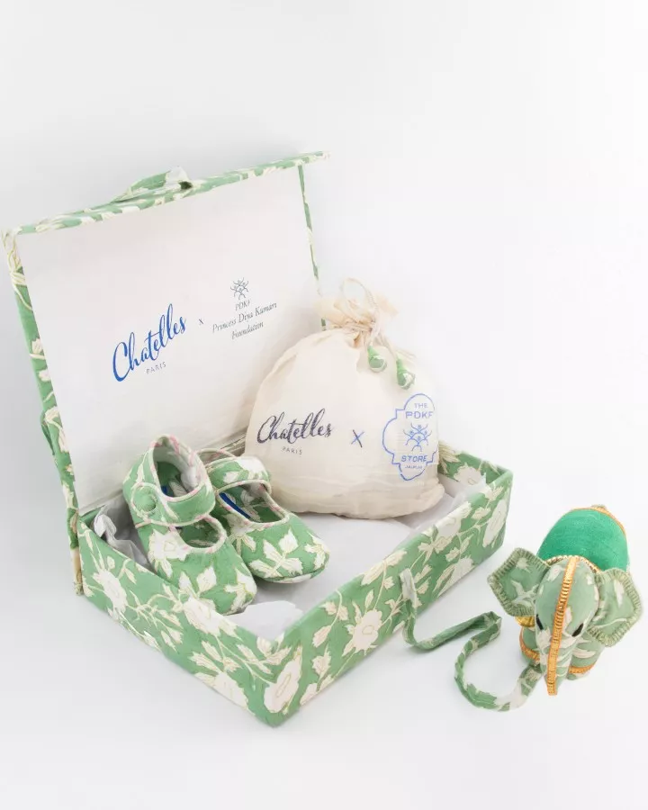 Baby slippers made in Jaipur by the Princess Diya Kumari Foundation
Size for newborns from 0 to 4 months.