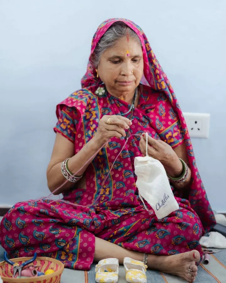 Baby slippers made in Jaipur by the Princess Diya Kumari Foundation
Size for newborns from 0 to 4 months.