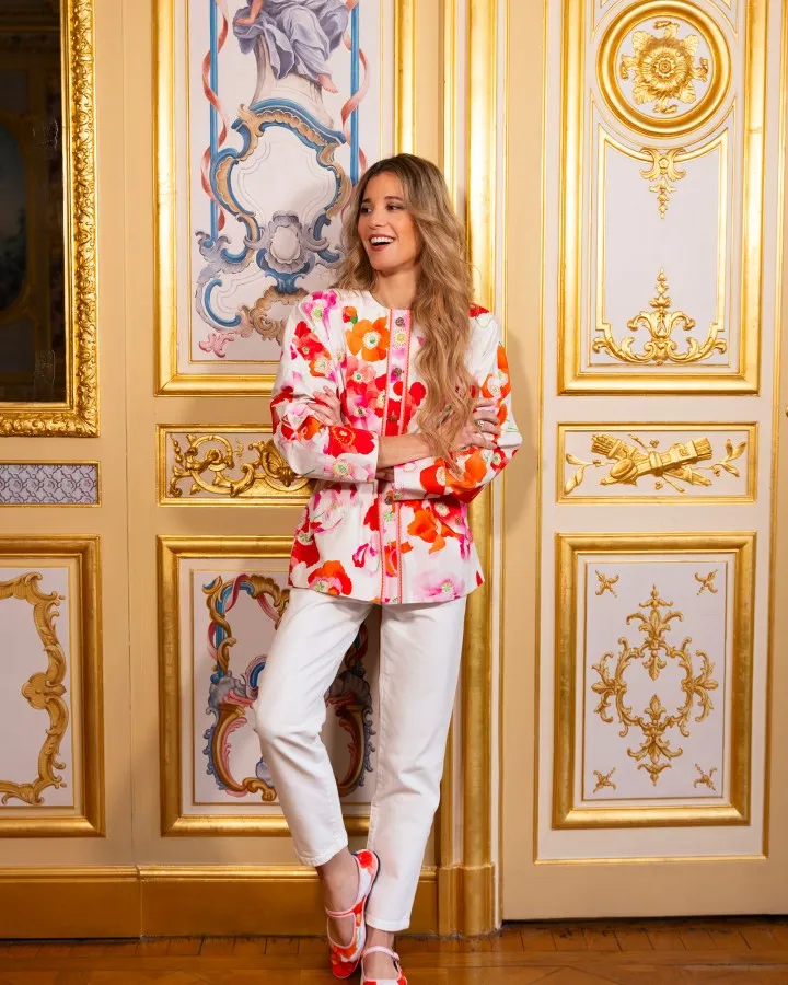 For Summer 2026, Chatelles teams up with the house of LEONARD to reinvent the iconic furlane in a Mary Jane version. Handcrafted in Italy, these ultra-light slippers combine Chatelles’ signature comfort with LEONARD’s emblematic prints. A joyful, sophisticated elegance to wear from everyday moments to summer evenings, blending Venetian art de vivre with Parisian chic.