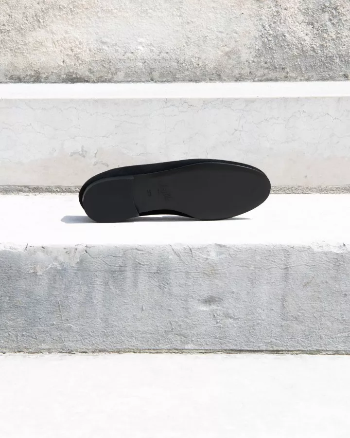 Black suede slippers with 3D cloud embroideries