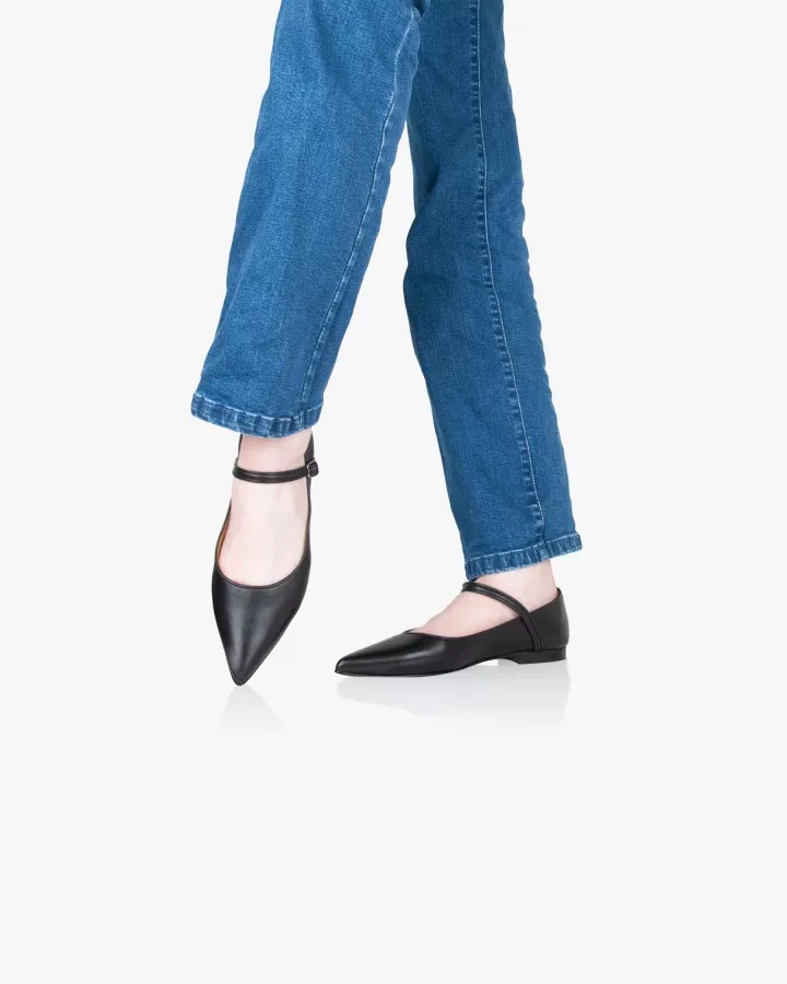 Black leather pointy babies slippers