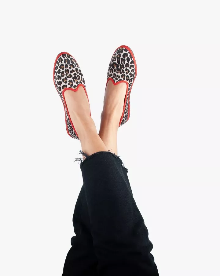 Furlanes in leopard print with red trim
entirely made by hand in Italy (Venice/Friuli)