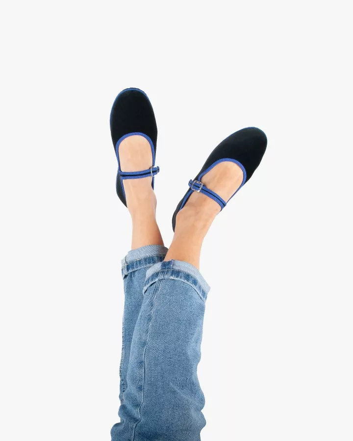 Mary Janes Furlanes in black velvet with Blue trim
entirely made by hand in Italy (Venice/Friuli)