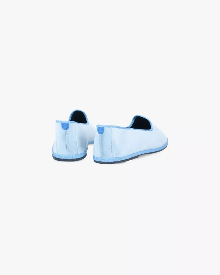 Light blue velvet
entirely made by hand in Italy (Venice/Friuli)
