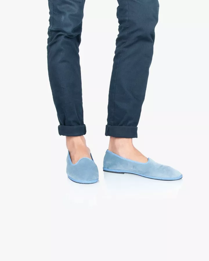 Light blue velvet
entirely made by hand in Italy (Venice/Friuli)