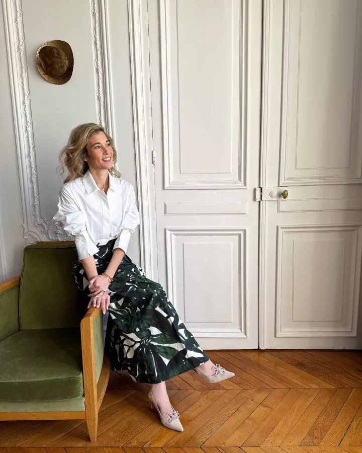 Pale Pink suede stilettos adorned by Inés de Cominges, including one pair of jewel accessories of your choice.