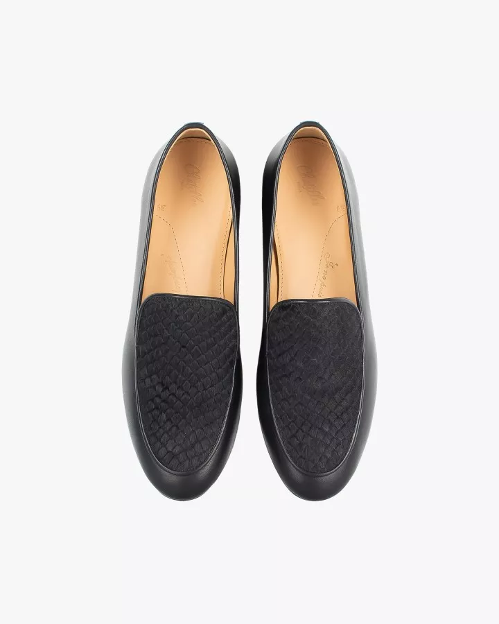 Midnight black leather mocassins with fur effect