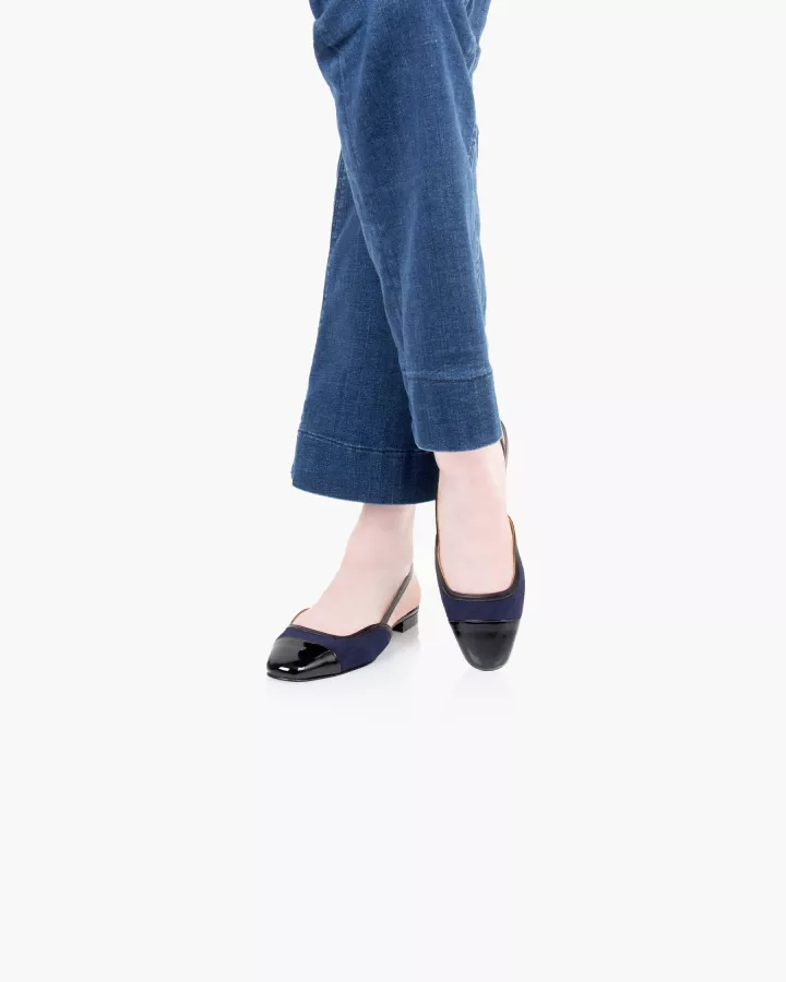 Slingback in navy suede with patent leather toe cap