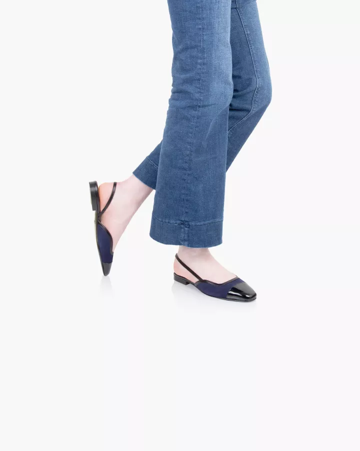 Slingback in navy suede with patent leather toe cap