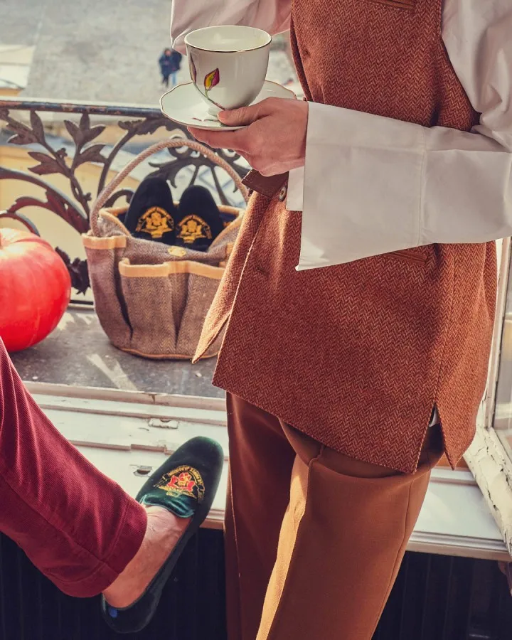 Men black suede slippers with Le Prince Jaridnier embroidery