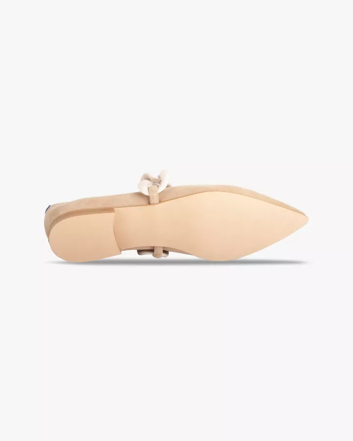 Sand suede pointy slippers with sand chain
