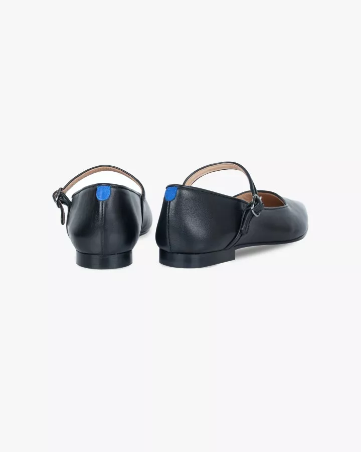 Black leather pointy babies slippers