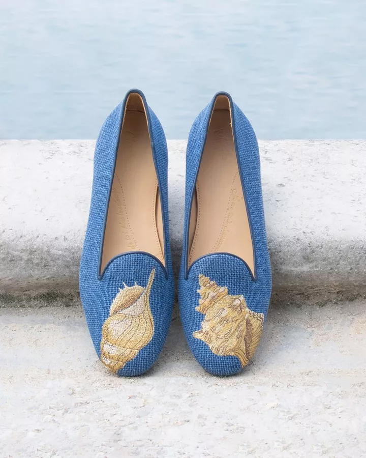 Embroidered shell blue canvas slippers