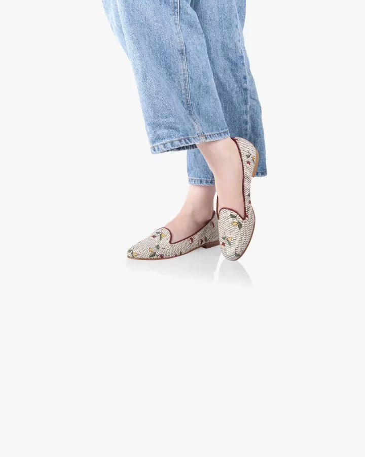 Cream White canvas slippers with berry patterns