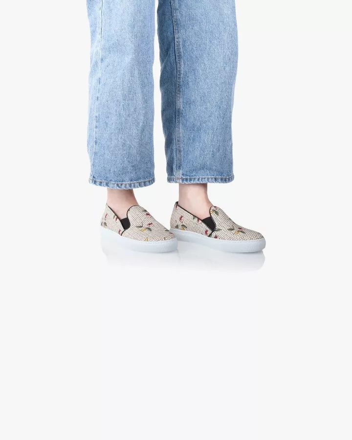 Cream White canvas slip-on with berry patterns