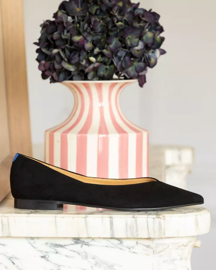 Black suede pointy low-cut slippers