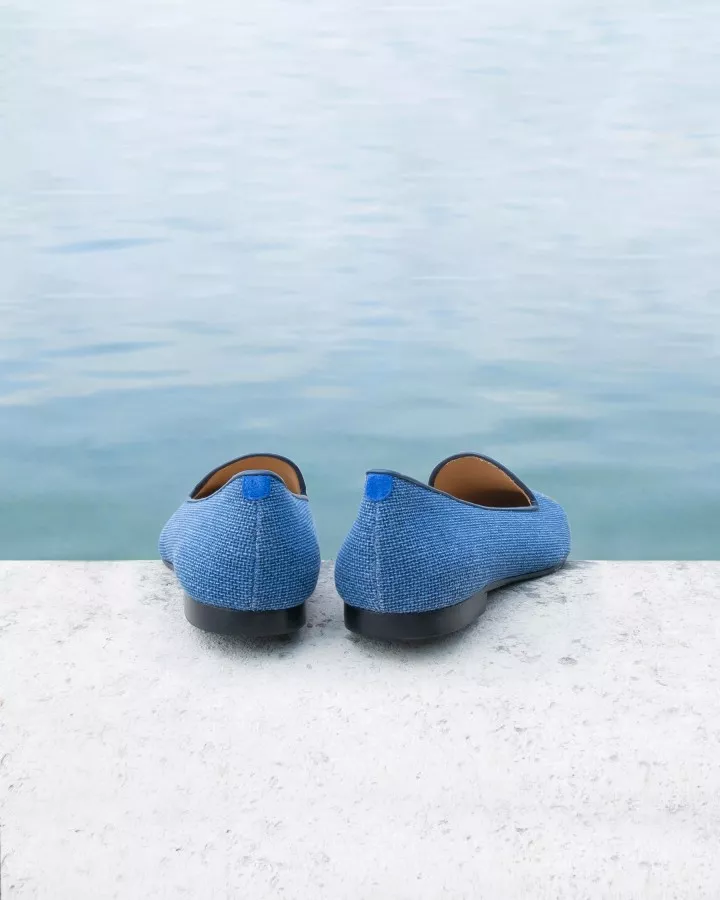Embroidered shell blue canvas slippers