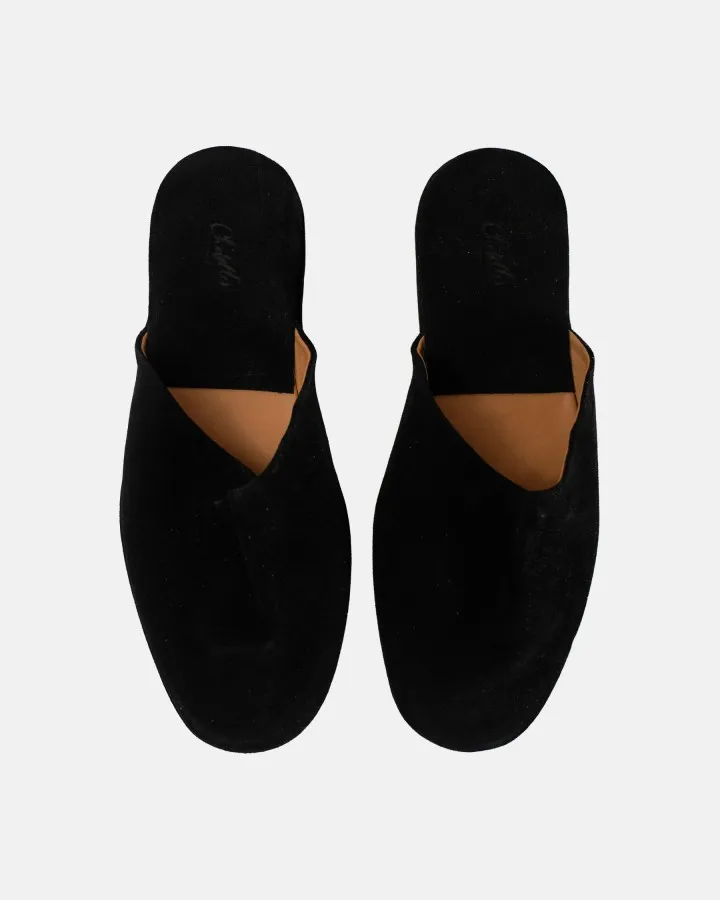 Absolute comfort and luxury: Premium suede and leather travel slippers, designed to relax indoors in style. The heel and insole are padded for optimal comfort.
Unisex and versatile: Designed to fit both men and women, available in sizes 36 to 46.
Travel-ready design: Lightweight, easy to carry, and practical—perfect for home, business trips, vacations, or travel.
Included pouch: Each pair comes with an elegant travel pouch to protect and store your slippers in style.